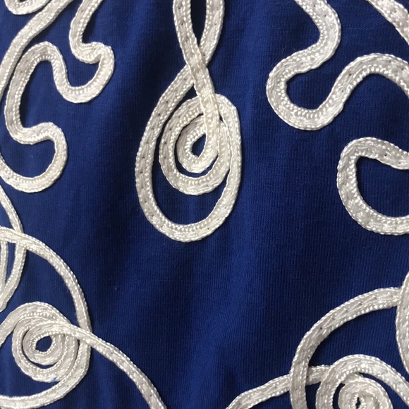 Royal blue ribbon embroidered vneck sleeveless top - Picture 4 of 4